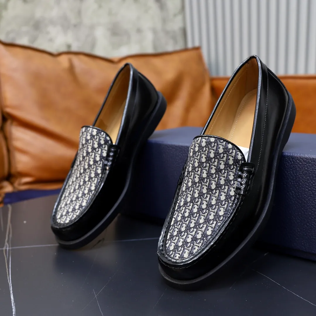 Ex-factory price: 540🙅‍♂️🙅‍♂️🙅‍♂️ Brand: Dior DIOR Standard code: Men's code 38/44 (45 can be customized) Grade: Same as the official website Material: Original cowhide stitching, cowhide lining, original TPU wear-resistant soft outsole Style categories: Leisure and sports version, footwear for driving, young fashion, European and American trends, British style Color: actual picture color